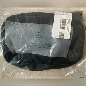 Lululemon Athletica Everywhere belt bag 1L, BLACK